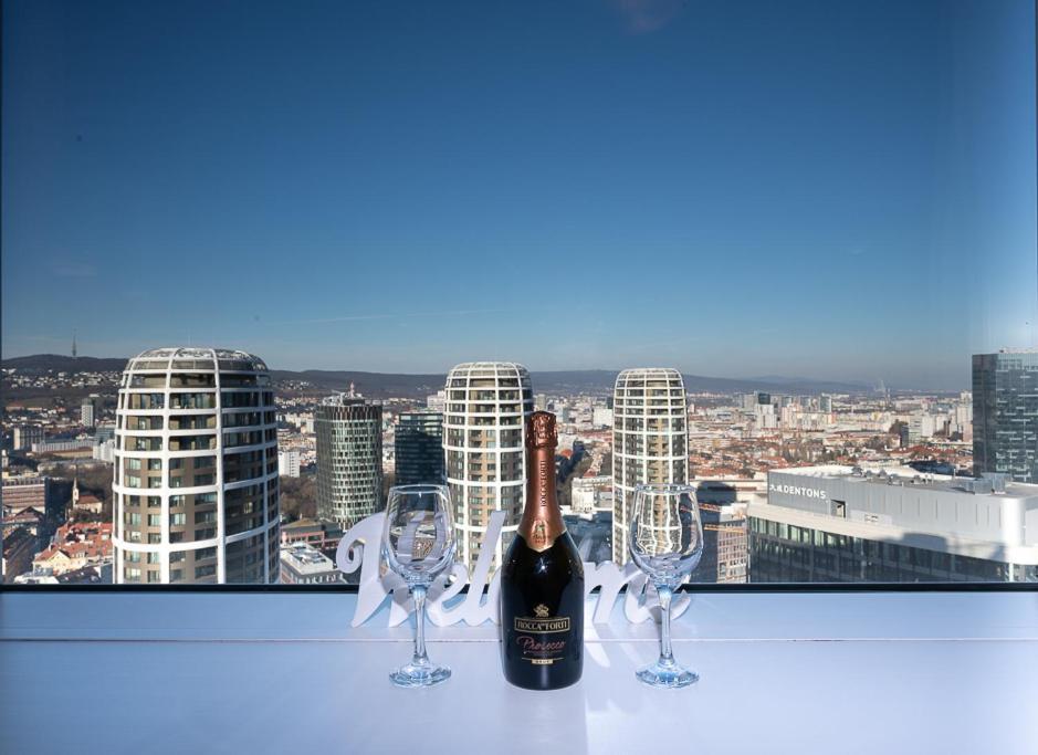 布拉迪斯拉发Panoramaview/31Thfloor!/Luxury/Wifi/Parking公寓 外观 照片